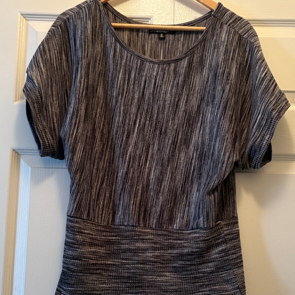 Absolutely Famous Gray Short Sleeve Top